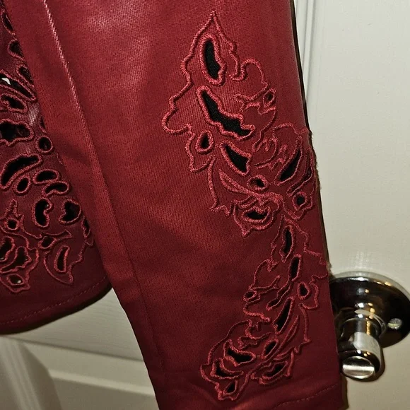 ๐ค๐คWhite House Black Market Burgundy Denim Coated Jacket - Size Small/0 - Picture 8 of 16